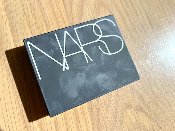 NARS ライトリフレクティング セッティングパウダー（リフ粉）パッケージ